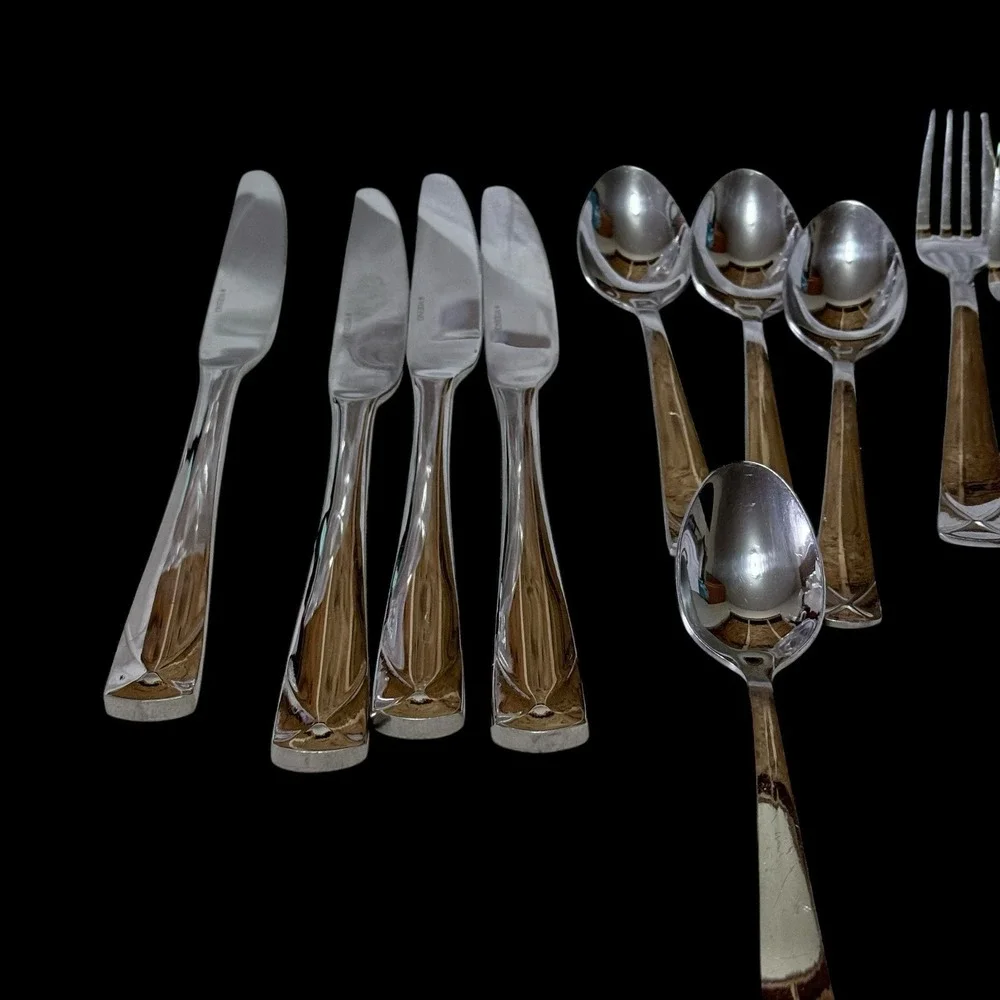 Lot Of 20‎ Oneida Hughes Stainless Steel Glossy Flatware preloved Preowned